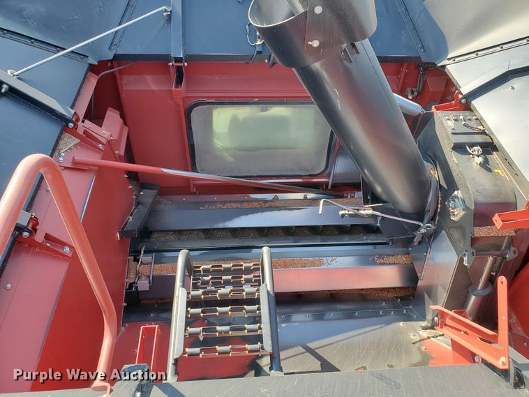 image for item DG8361 2015 Case IH 6140  combine