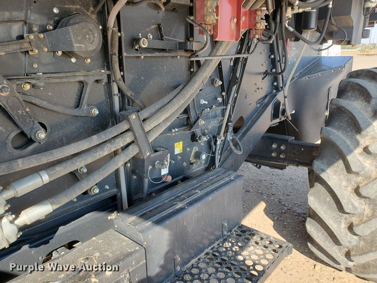 image for item DG8361 2015 Case IH 6140  combine