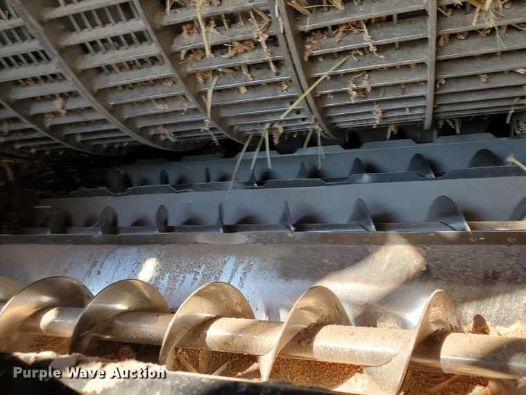 image for item DG8361 2015 Case IH 6140  combine