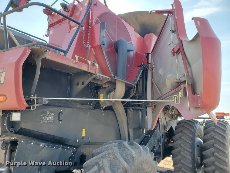 image for item DG8361 2015 Case IH 6140  combine