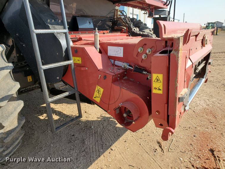 image for item DG8361 2015 Case IH 6140  combine