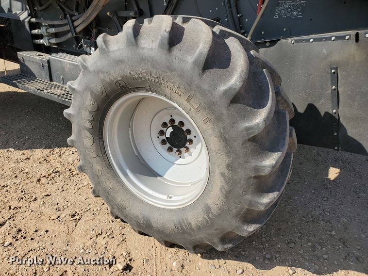 image for item DG8361 2015 Case IH 6140  combine