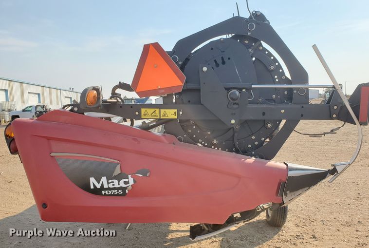 image for item DG8362 2015 MacDon FD75-S flex draper head