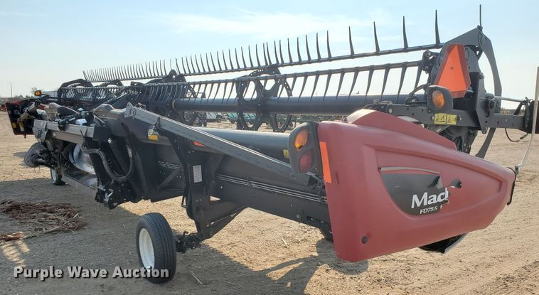 image for item DG8362 2015 MacDon FD75-S flex draper head