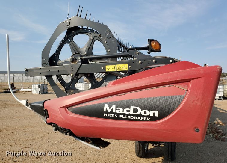 image for item DG8362 2015 MacDon FD75-S flex draper head