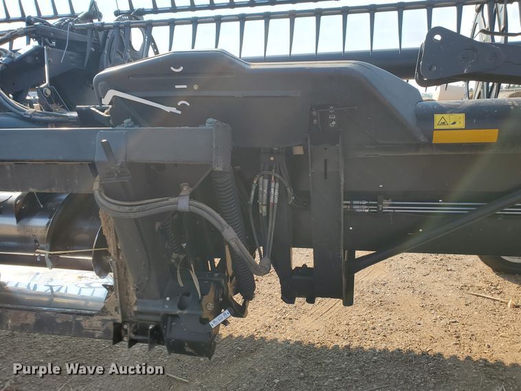 image for item DG8362 2015 MacDon FD75-S flex draper head