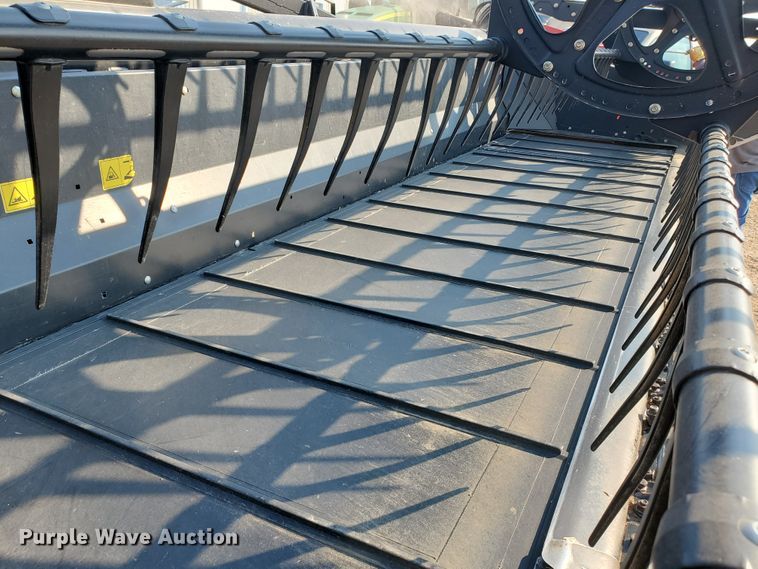 image for item DG8362 2015 MacDon FD75-S flex draper head