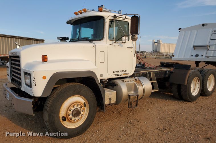 image for item DJ4750 1997 Mack RD688S  semi truck