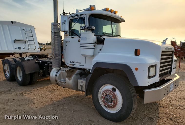 image for item DJ4750 1997 Mack RD688S  semi truck