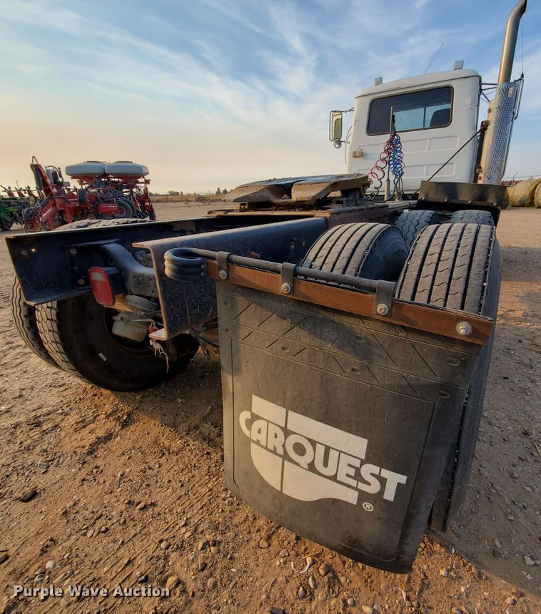 image for item DJ4750 1997 Mack RD688S  semi truck