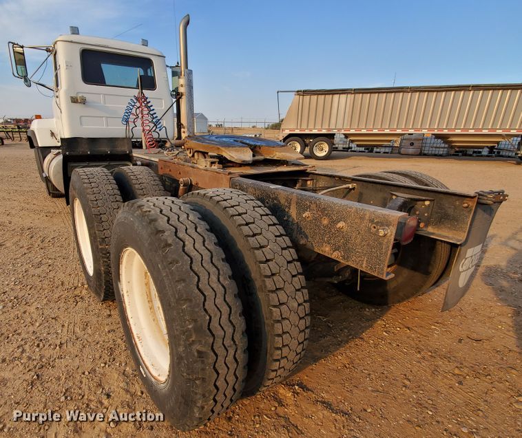 image for item DJ4750 1997 Mack RD688S  semi truck