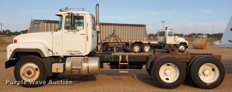 image for item DJ4750 1997 Mack RD688S  semi truck