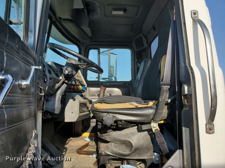 image for item DJ4750 1997 Mack RD688S  semi truck