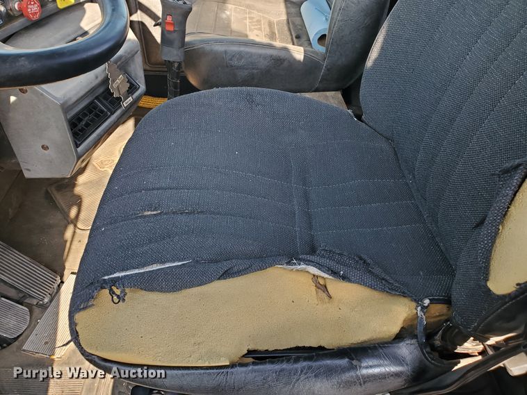 image for item DJ4750 1997 Mack RD688S  semi truck