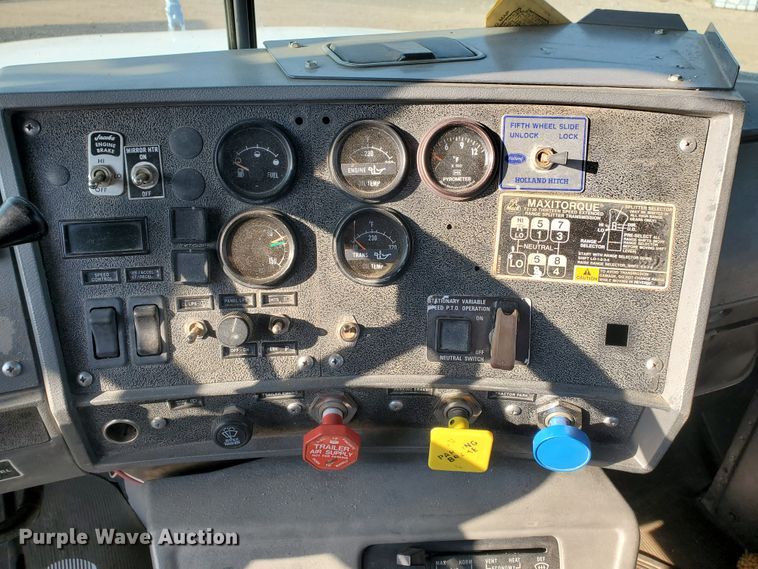 image for item DJ4750 1997 Mack RD688S  semi truck