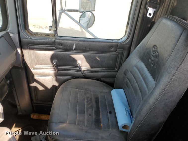 image for item DJ4750 1997 Mack RD688S  semi truck