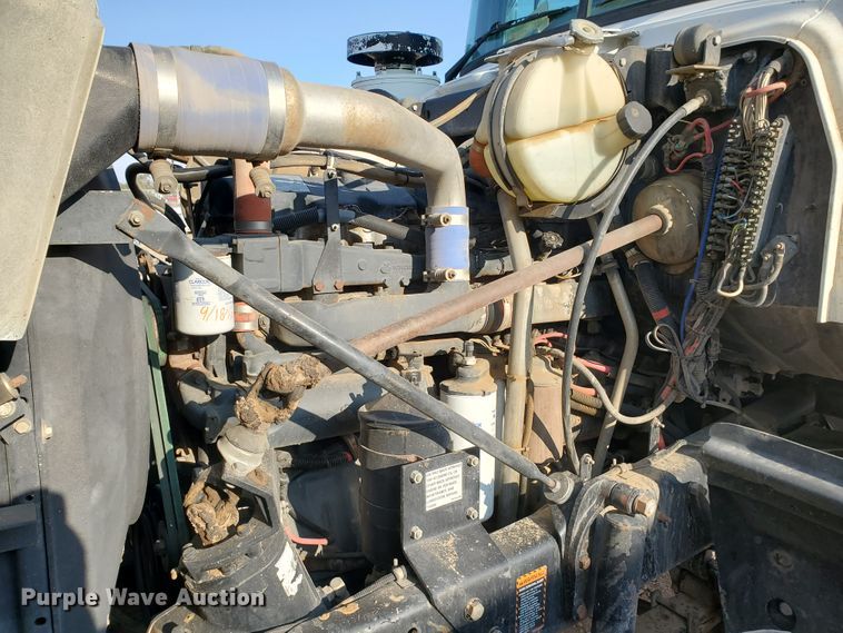 image for item DJ4750 1997 Mack RD688S  semi truck