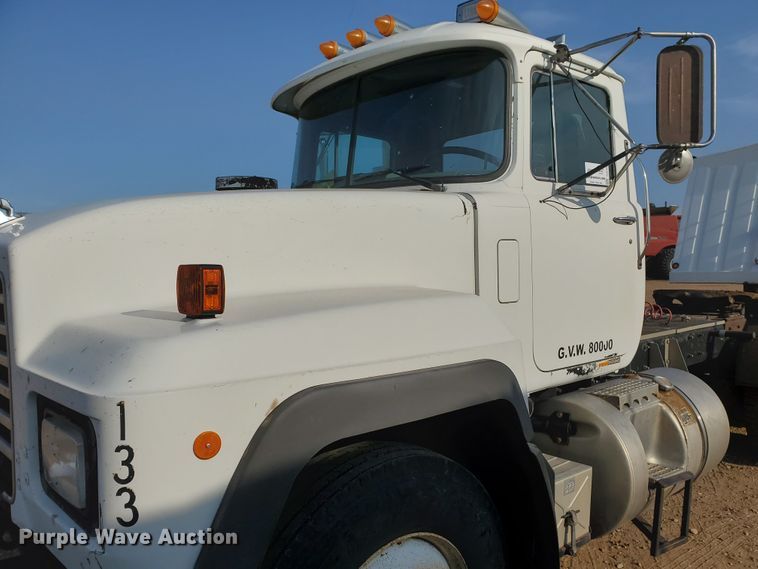 image for item DJ4750 1997 Mack RD688S  semi truck