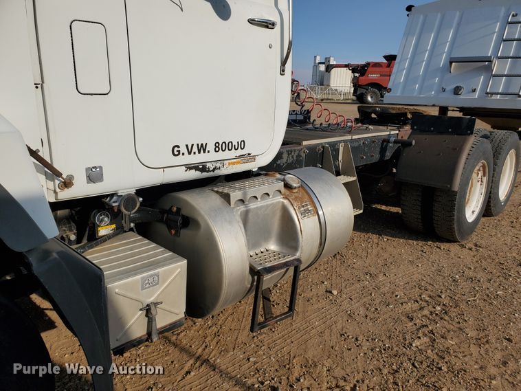 image for item DJ4750 1997 Mack RD688S  semi truck