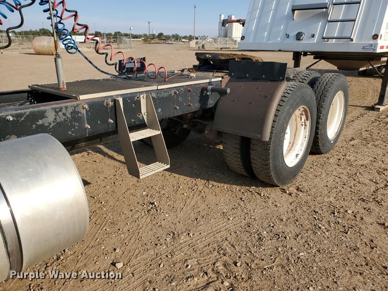 image for item DJ4750 1997 Mack RD688S  semi truck