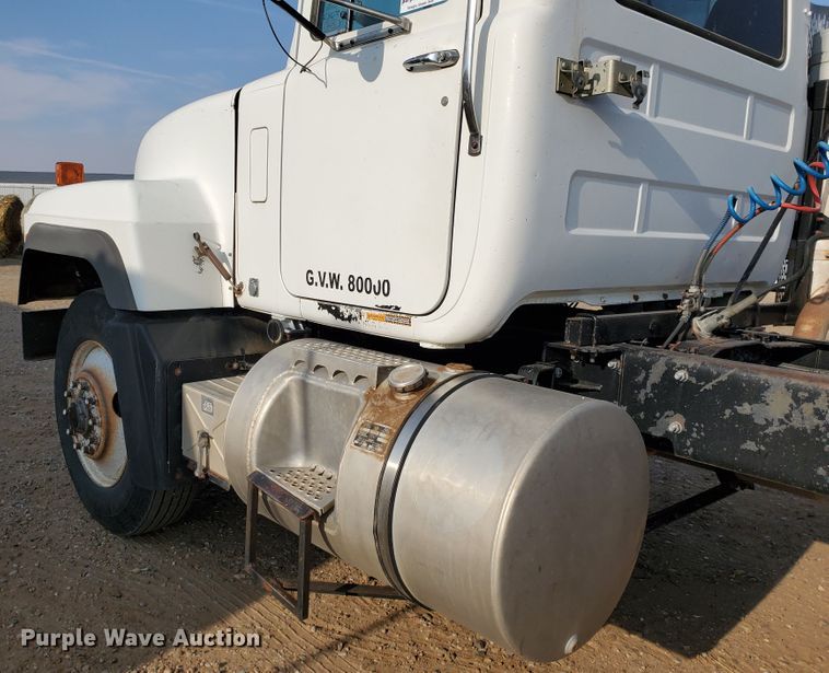 image for item DJ4750 1997 Mack RD688S  semi truck