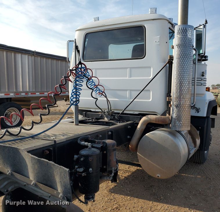 image for item DJ4750 1997 Mack RD688S  semi truck