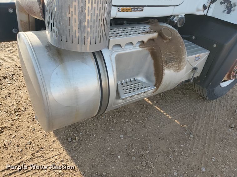 image for item DJ4750 1997 Mack RD688S  semi truck