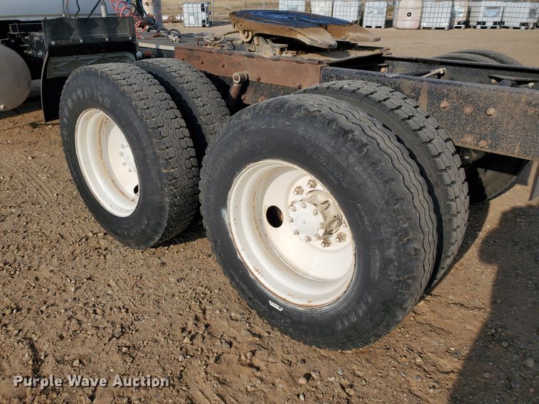 image for item DJ4750 1997 Mack RD688S  semi truck