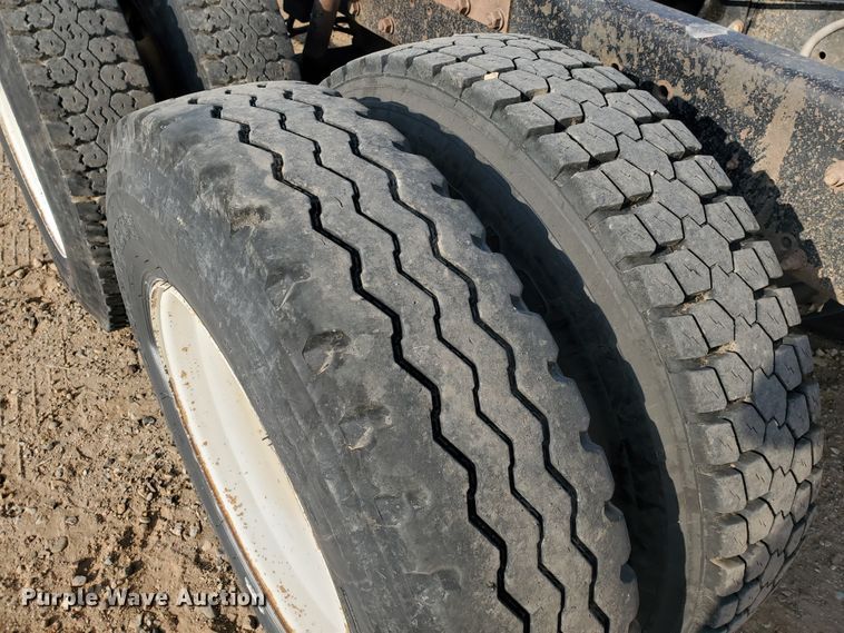 image for item DJ4750 1997 Mack RD688S  semi truck