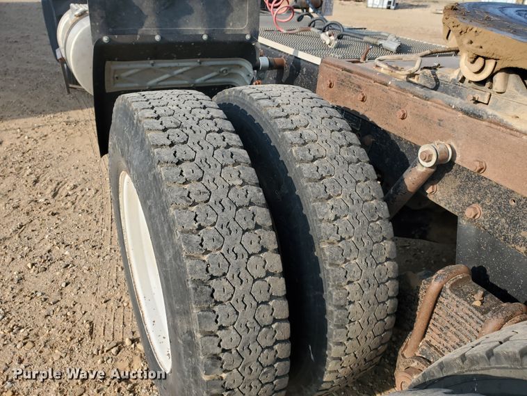 image for item DJ4750 1997 Mack RD688S  semi truck