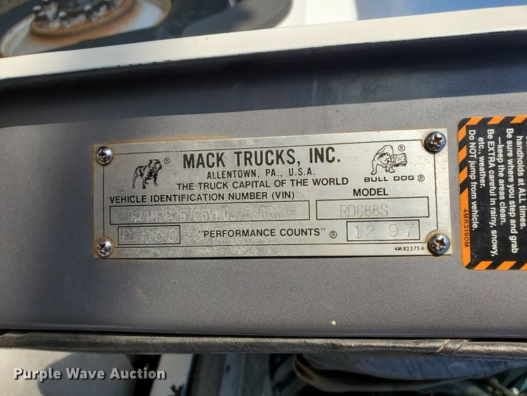 image for item DJ4750 1997 Mack RD688S  semi truck