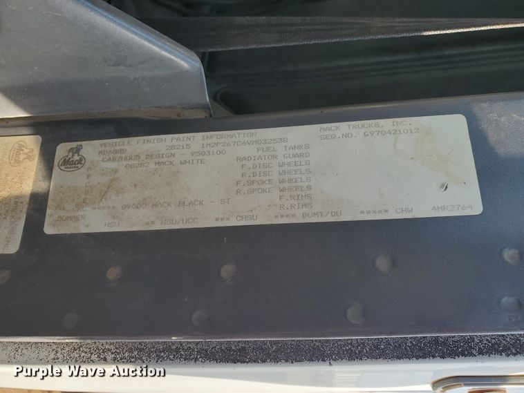 image for item DJ4750 1997 Mack RD688S  semi truck