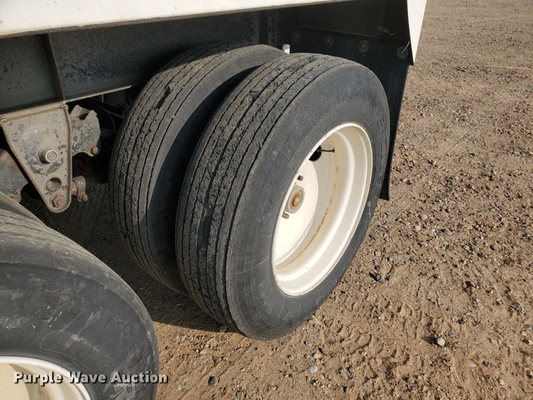 image for item DJ4751 2009 Neville double hopper bottom grain trailer