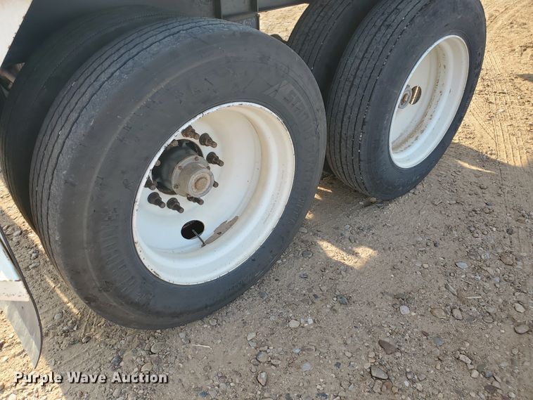 image for item DJ4751 2009 Neville double hopper bottom grain trailer