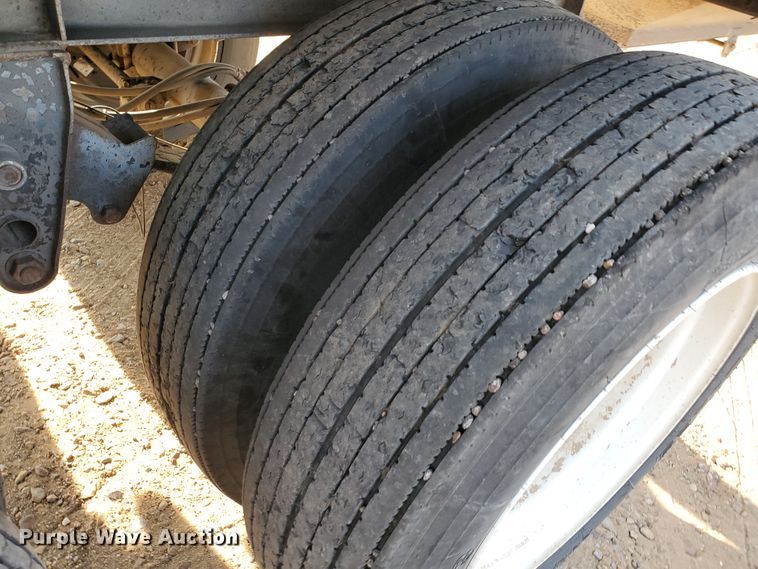 image for item DJ4751 2009 Neville double hopper bottom grain trailer