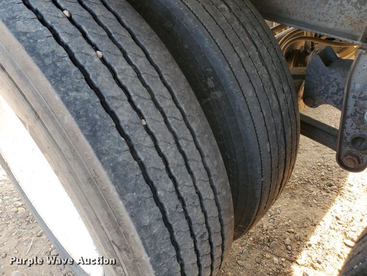 image for item DJ4751 2009 Neville double hopper bottom grain trailer