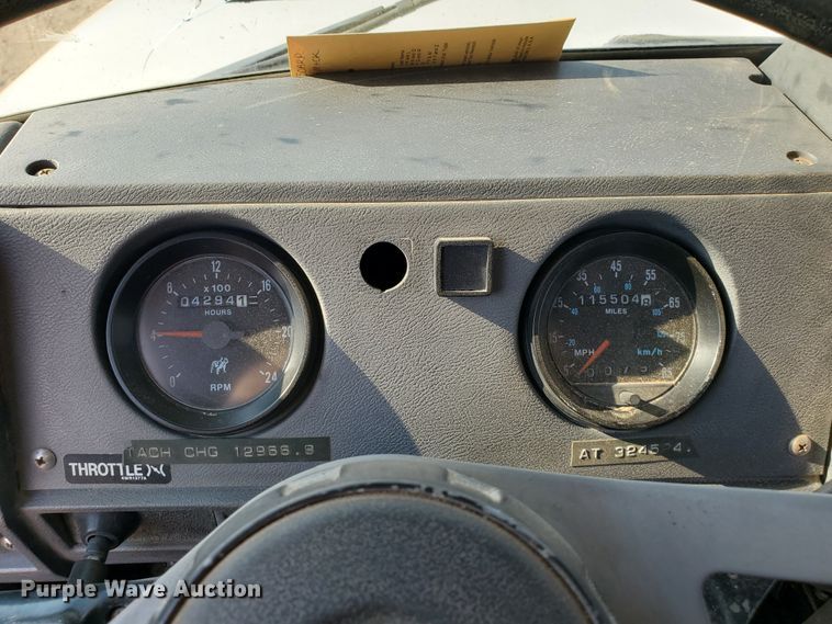 image for item DJ4752 1996 Mack RD688S  semi truck