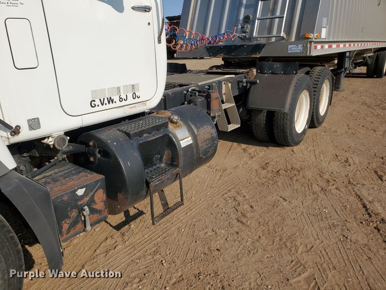 image for item DJ4752 1996 Mack RD688S  semi truck