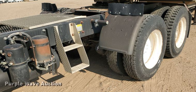 image for item DJ4752 1996 Mack RD688S  semi truck