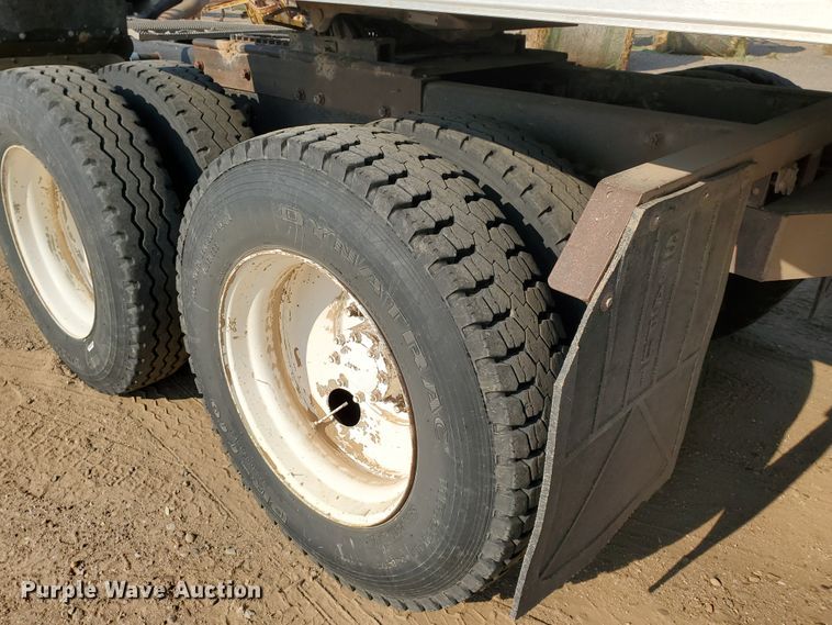 image for item DJ4752 1996 Mack RD688S  semi truck