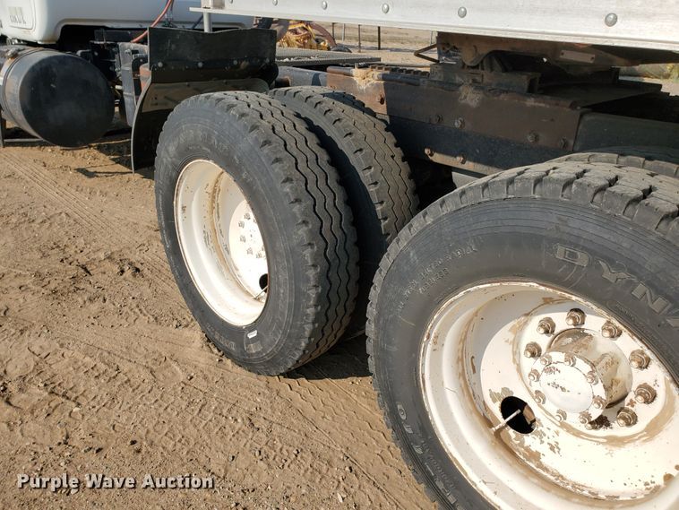 image for item DJ4752 1996 Mack RD688S  semi truck