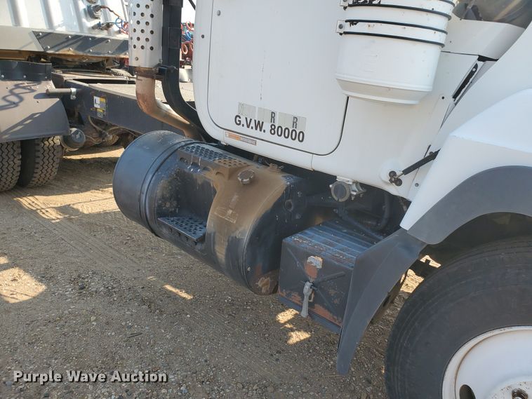 image for item DJ4752 1996 Mack RD688S  semi truck