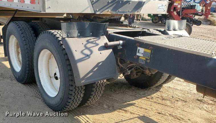 image for item DJ4752 1996 Mack RD688S  semi truck