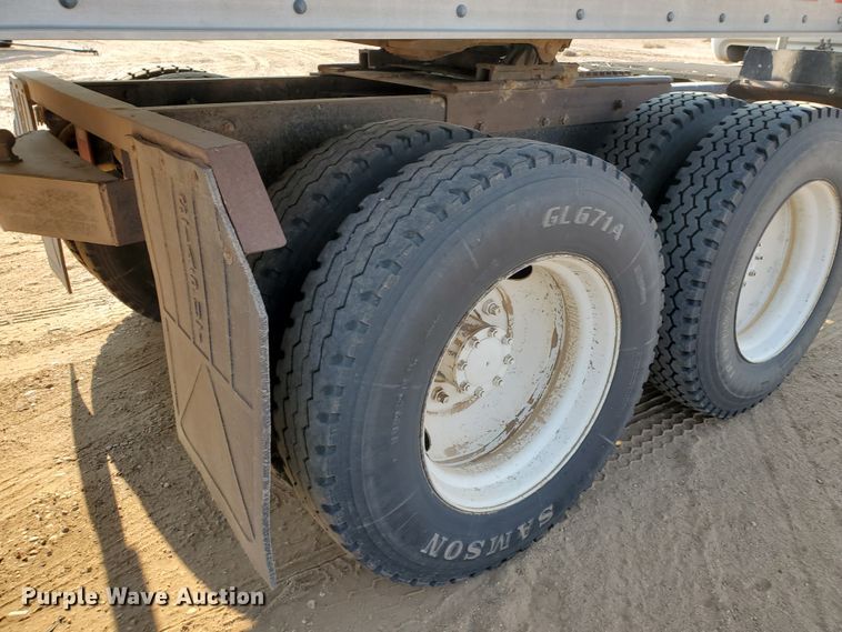 image for item DJ4752 1996 Mack RD688S  semi truck