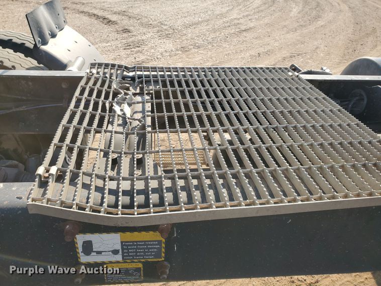 image for item DJ4752 1996 Mack RD688S  semi truck