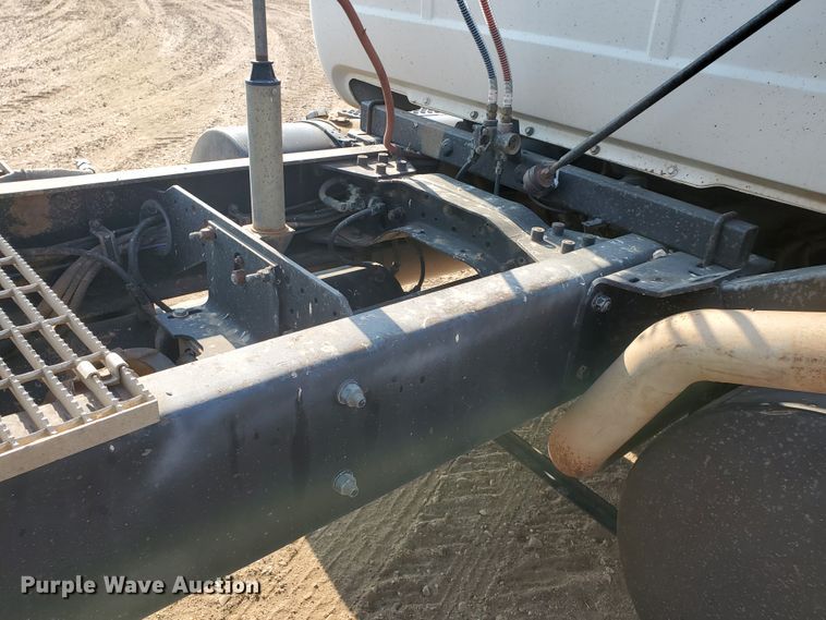 image for item DJ4752 1996 Mack RD688S  semi truck