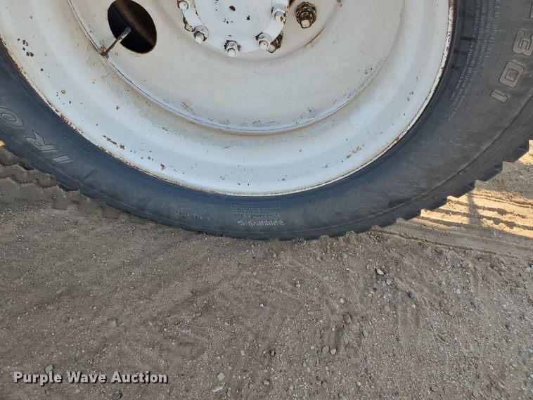 image for item DJ4752 1996 Mack RD688S  semi truck