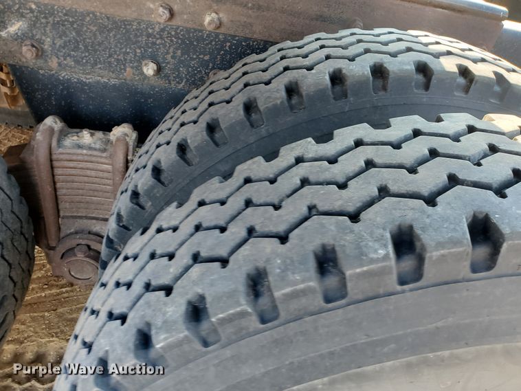 image for item DJ4752 1996 Mack RD688S  semi truck