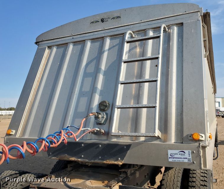 image for item DJ4753 2009 Neville double hopper bottom grain trailer