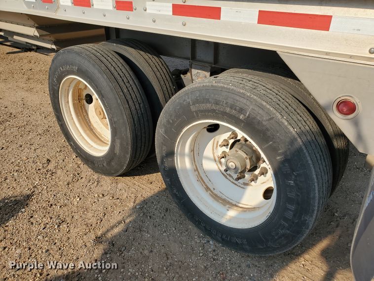 image for item DJ4753 2009 Neville double hopper bottom grain trailer